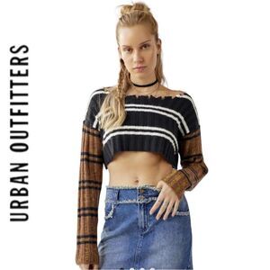 NEW BDG UO Urban Outfitters Wionna Distressed Cropped Sweater M